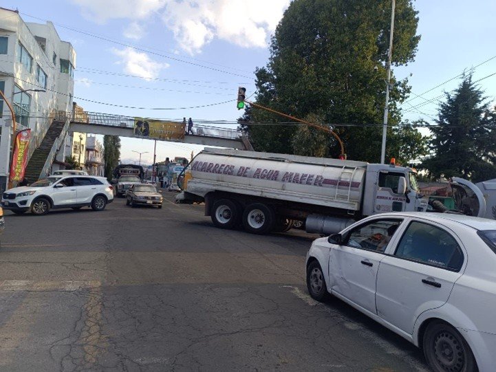 Tensión máxima en Mexicaltzingo: alcaldesa Saray Benítez intenta intimidar a la militancia priista con bloqueos