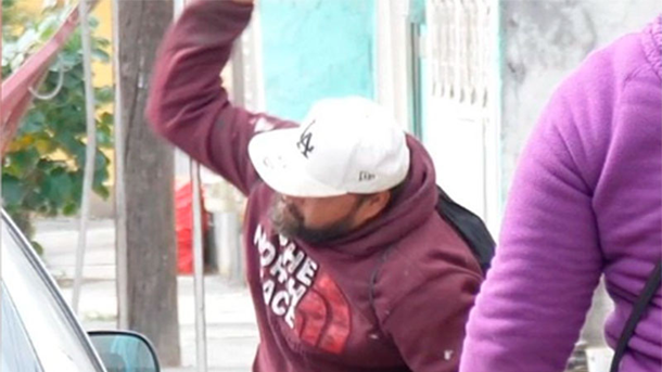 Falla grave de seguridad en Nuevo León: sujeto armado irrumpe en evento del gobierno estatal