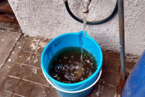 Agua contaminada en Jalisco: estudios revelan microorganismos y exhiben fracaso de Movimiento Ciudadano