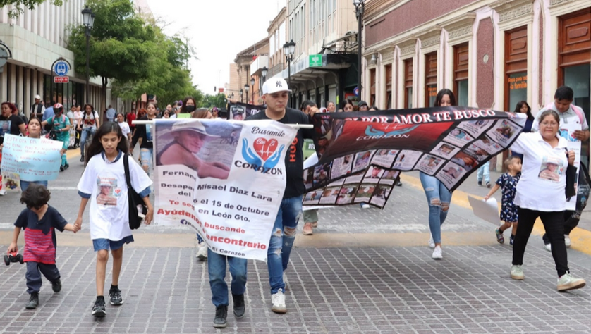 Marcha de colectivos exhibe la deuda del PAN con las familias de desaparecidos