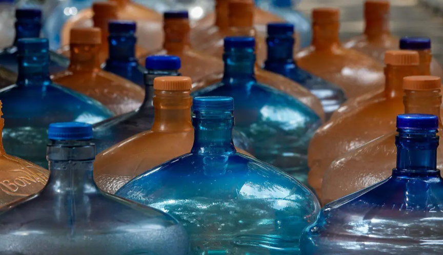 Movimiento Ciudadano niega una crisis sanitaria, pero recomienda usar agua de garrafón