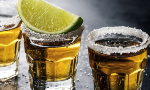 PAN le falla a Guanajuato: 4 muertos y 35 intoxicados por tequila adulterado